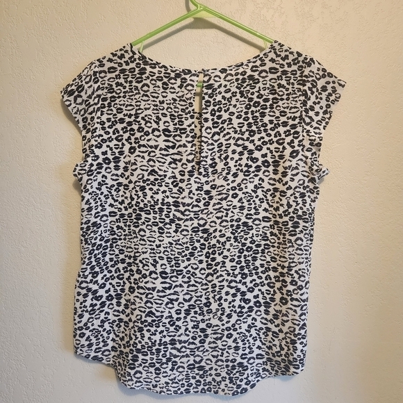 EUC JOIE WOMEN'S RANCHER LIP LEOPARD PRINT 100% SILK BLOUSE SIZE SMALL - Picture 4 of 9